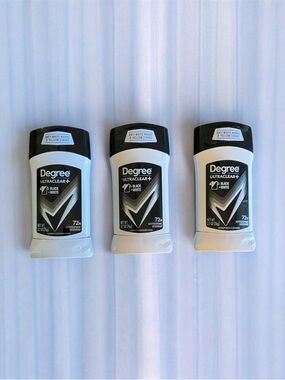 (3) Degree Ultraclear+ Black + White Antiperspirant/Deodorant Sticks